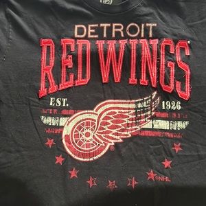 New with tags Detroit Redwings long sleeve t shirt size XL
